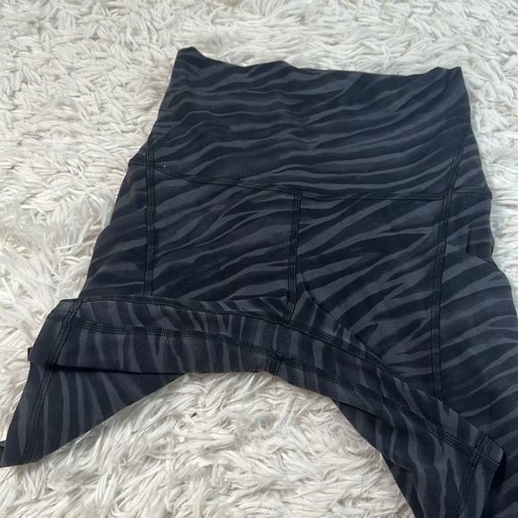 Lululemon Align High Rise Short 6" *Pockets Le Tigre Camo Deep Coal Multi - Picture 2 of 5